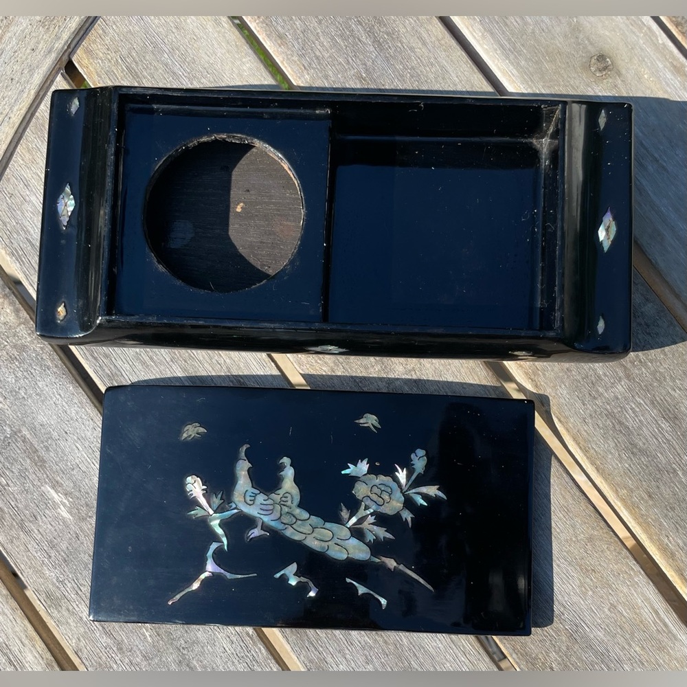 1950s Chinoiserie Black Lacquer Mother of Pearl Cigarette Tobacco Box Ashtray